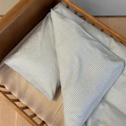 Babysengetøj - Blue Pin Stripe*By mats Sale